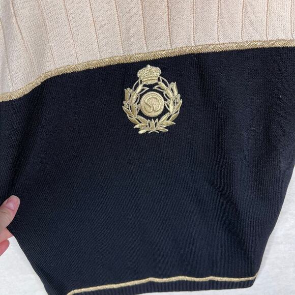 St. John Collection Women's Embroidered Crest Logo Sweater size (P) or XS - Picture 9 of 9